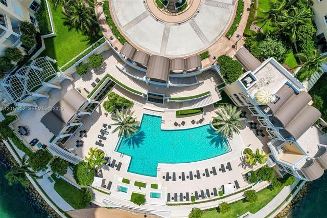 848 Brickell Key Dr 1601, Miami, FL 33131