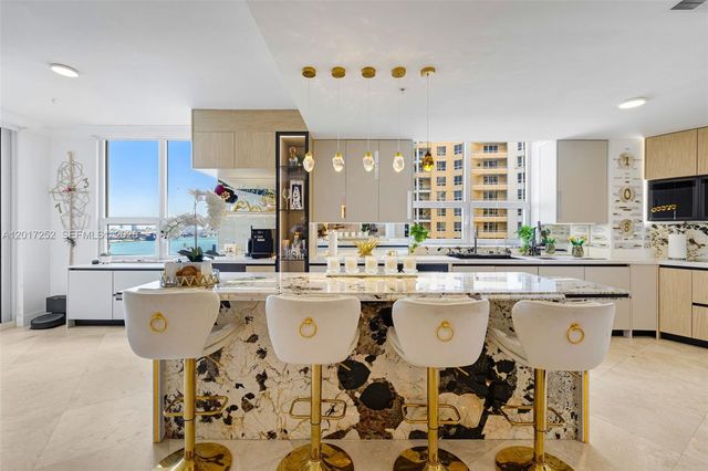 848 Brickell Key Dr 1601, Miami, FL 33131