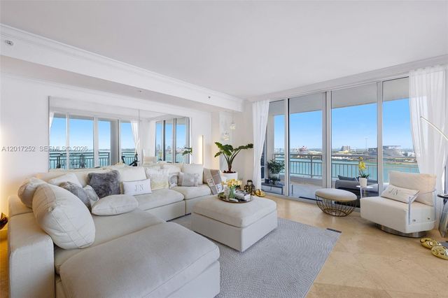 848 Brickell Key Dr 1601, Miami, FL 33131