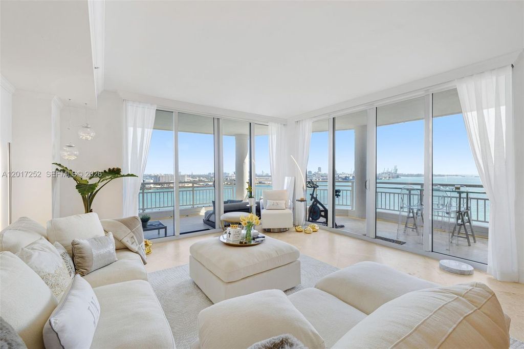 848 Brickell Key Dr 1601, Miami, FL 33131