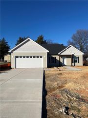 1009 Fairfield Drive, Yadkinville, NC 27055