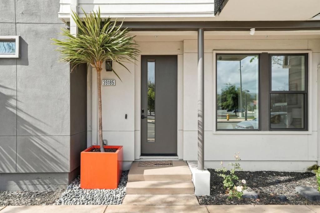 Image 4 of property listing at 39185 State Street, Fremont, CA 94538
