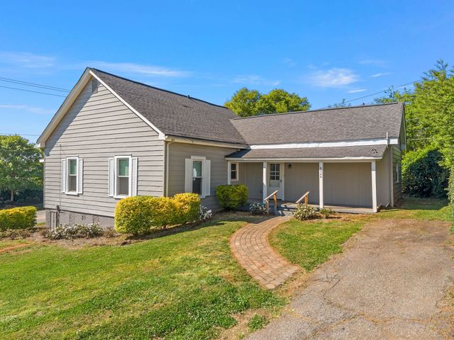 8328 Valley Falls Road, Boiling Springs, SC 29316