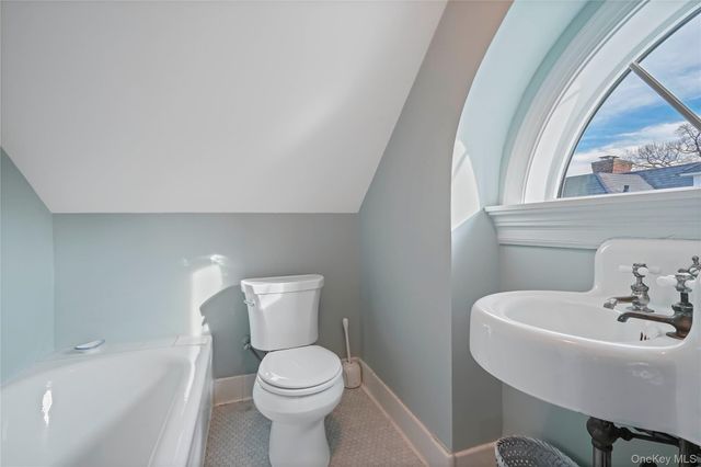 650 Ely Avenue, Pelham, NY 10803