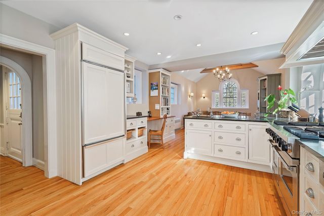 650 Ely Avenue, Pelham, NY 10803