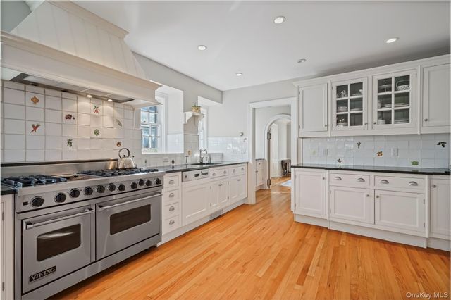 650 Ely Avenue, Pelham, NY 10803