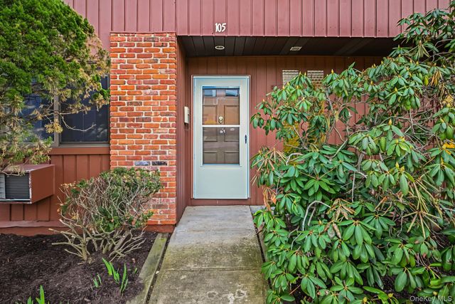 105 Coachlight Square, Montrose, NY 10548