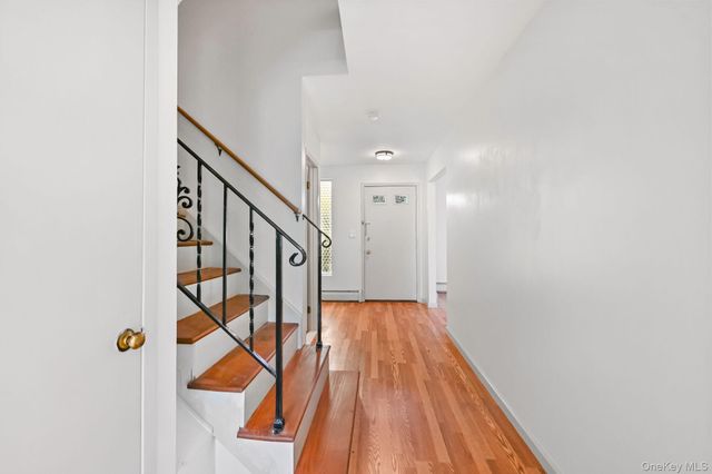 105 Coachlight Square, Montrose, NY 10548