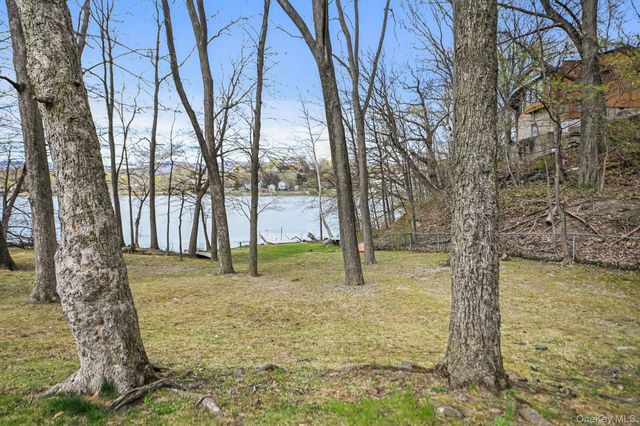 105 Coachlight Square, Montrose, NY 10548