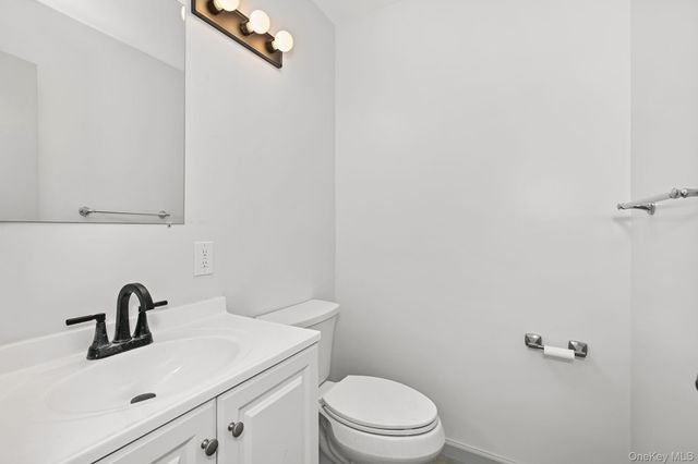 105 Coachlight Square, Montrose, NY 10548