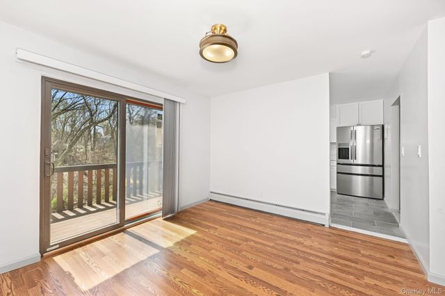 105 Coachlight Square, Montrose, NY 10548