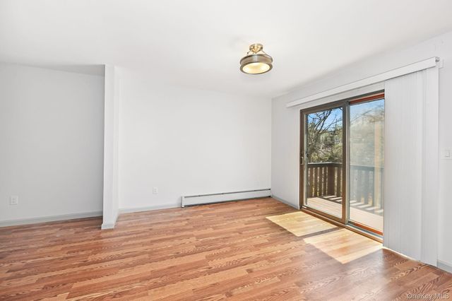 105 Coachlight Square, Montrose, NY 10548