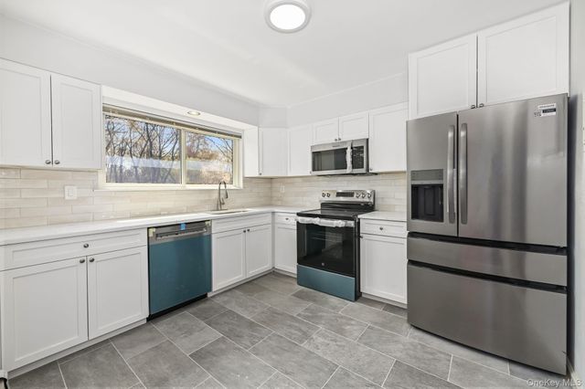 105 Coachlight Square, Montrose, NY 10548