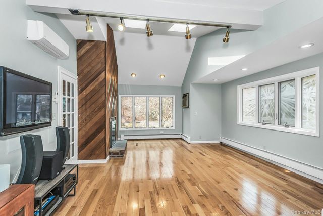 9 Cold Spring Hills Road, Huntington, NY 11743