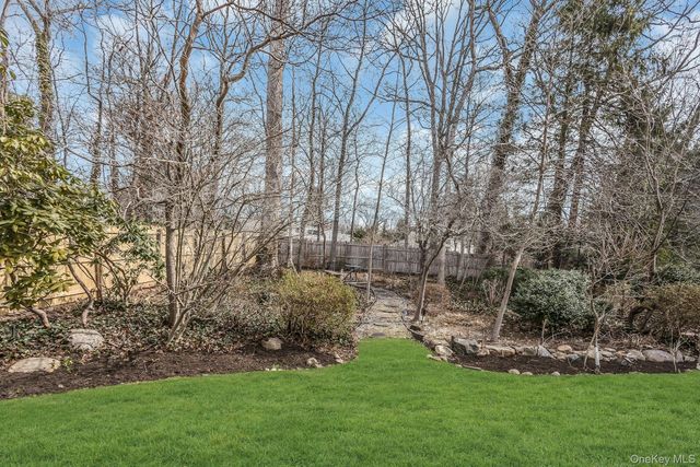 9 Cold Spring Hills Road, Huntington, NY 11743