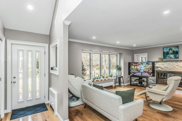 9 Cold Spring Hills Road, Huntington, NY 11743