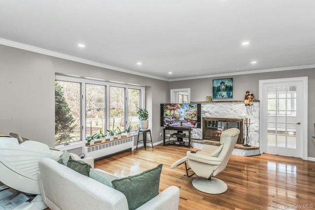 9 Cold Spring Hills Road, Huntington, NY 11743