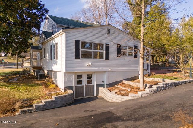 2111 Lee Highway, Bristol, VA 24201