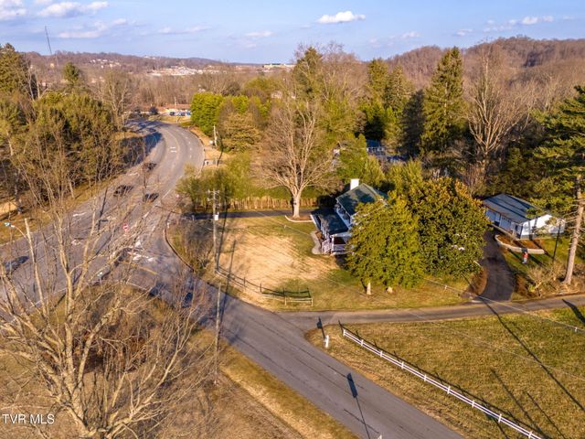 2111 Lee Highway, Bristol, VA 24201