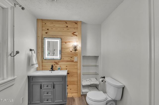 2111 Lee Highway, Bristol, VA 24201