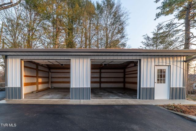 2111 Lee Highway, Bristol, VA 24201