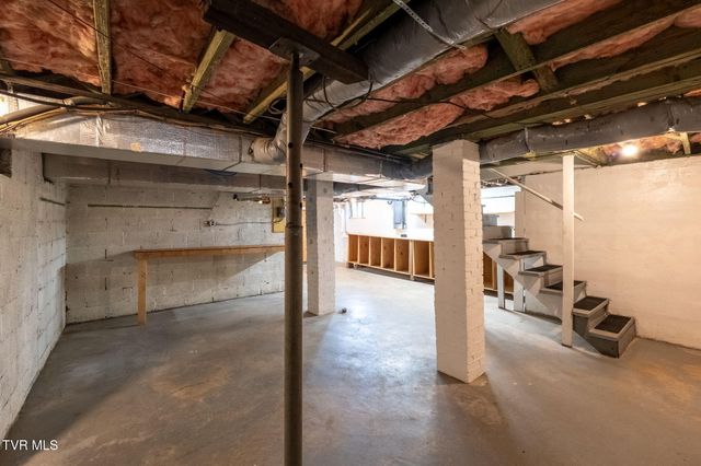 2111 Lee Highway, Bristol, VA 24201