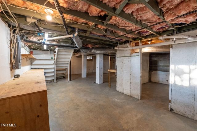 2111 Lee Highway, Bristol, VA 24201