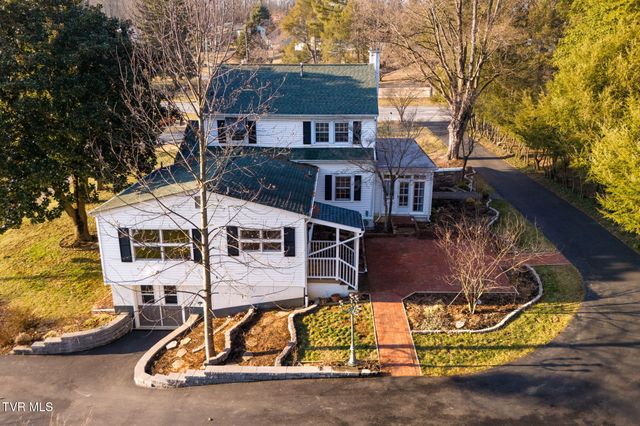 2111 Lee Highway, Bristol, VA 24201