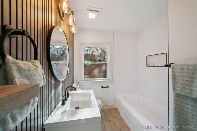 2140 S Columbia Avenue, Tulsa, OK 74114