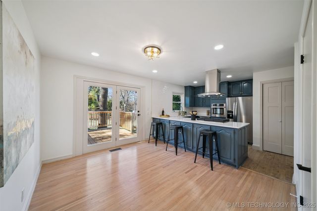 2140 S Columbia Avenue, Tulsa, OK 74114