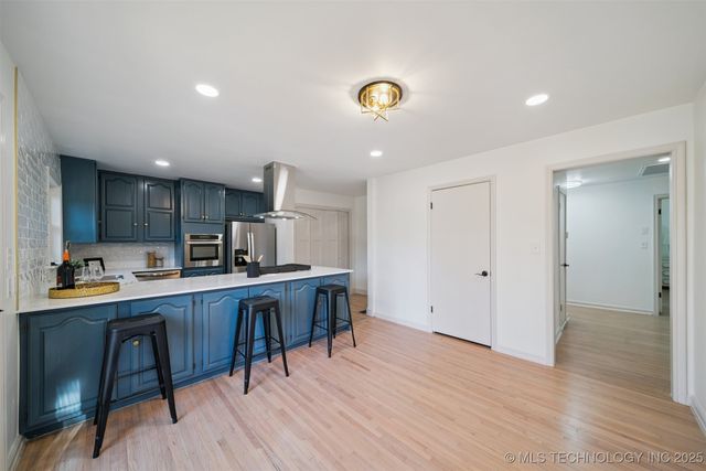 2140 S Columbia Avenue, Tulsa, OK 74114