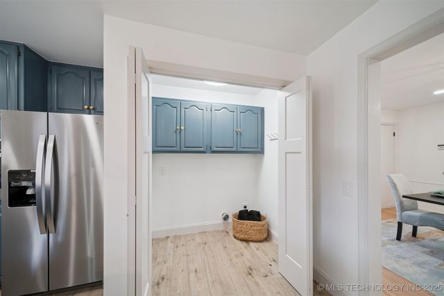 2140 S Columbia Avenue, Tulsa, OK 74114