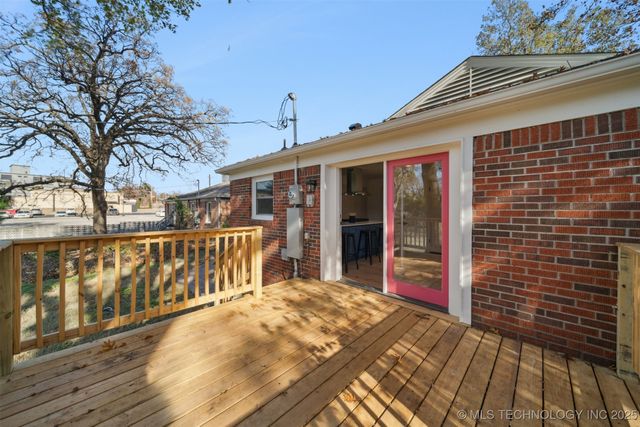 2140 S Columbia Avenue, Tulsa, OK 74114