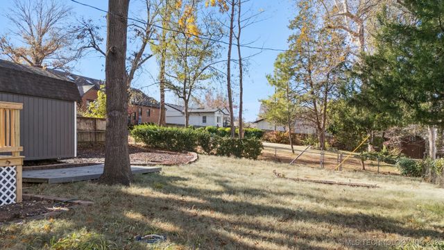 2140 S Columbia Avenue, Tulsa, OK 74114