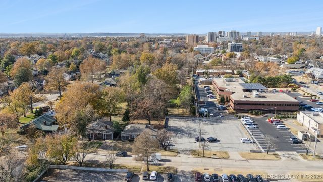 2140 S Columbia Avenue, Tulsa, OK 74114