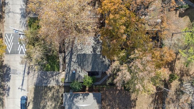 2140 S Columbia Avenue, Tulsa, OK 74114