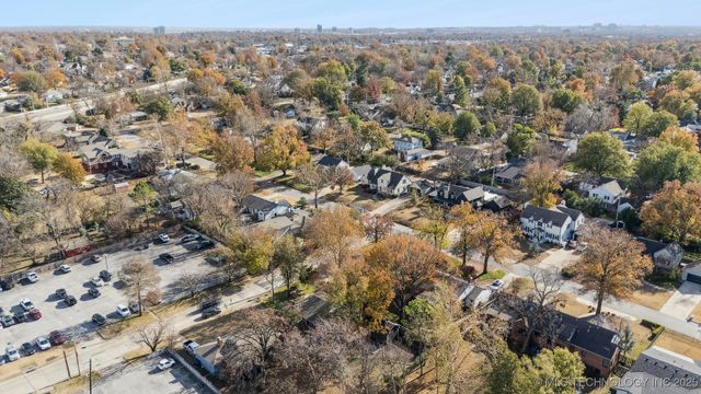 2140 S Columbia Avenue, Tulsa, OK 74114