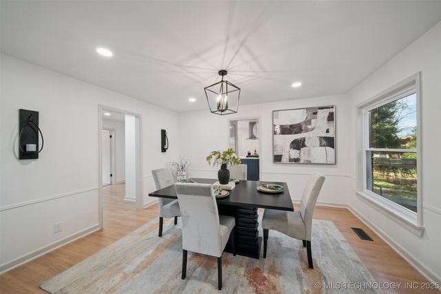 2140 S Columbia Avenue, Tulsa, OK 74114