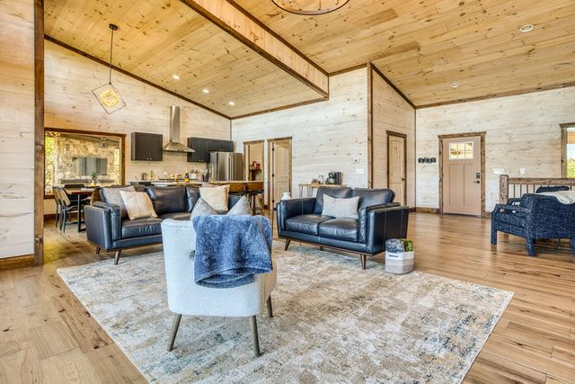 150 Oak Hill Drive, Mineral Bluff, GA 30559