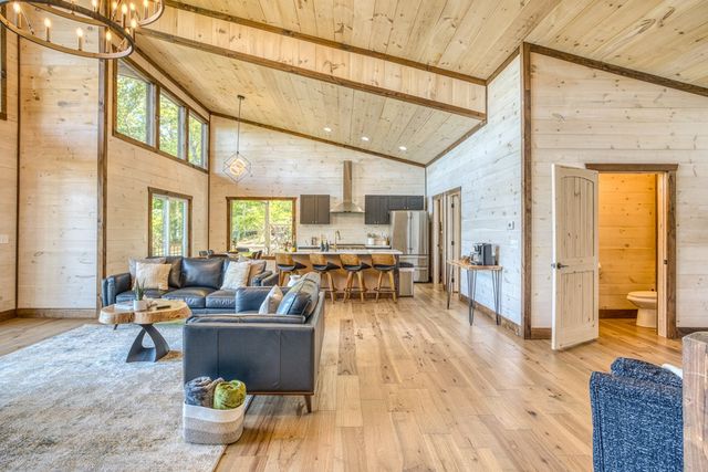 150 Oak Hill Drive, Mineral Bluff, GA 30559