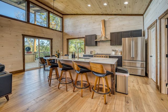 150 Oak Hill Drive, Mineral Bluff, GA 30559