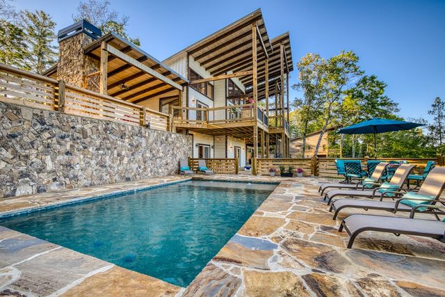 150 Oak Hill Drive, Mineral Bluff, GA 30559