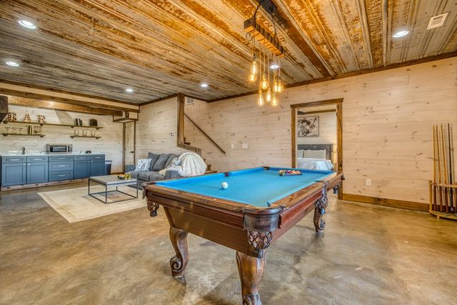 150 Oak Hill Drive, Mineral Bluff, GA 30559