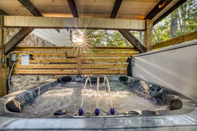 150 Oak Hill Drive, Mineral Bluff, GA 30559