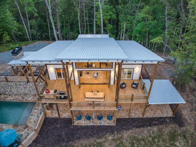 150 Oak Hill Drive, Mineral Bluff, GA 30559