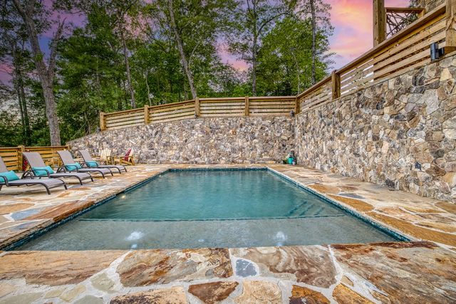 150 Oak Hill Drive, Mineral Bluff, GA 30559