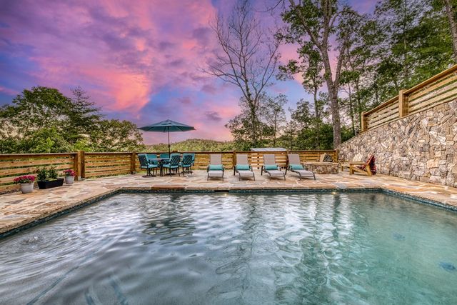 150 Oak Hill Drive, Mineral Bluff, GA 30559