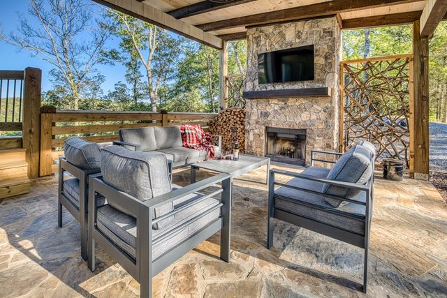 150 Oak Hill Drive, Mineral Bluff, GA 30559