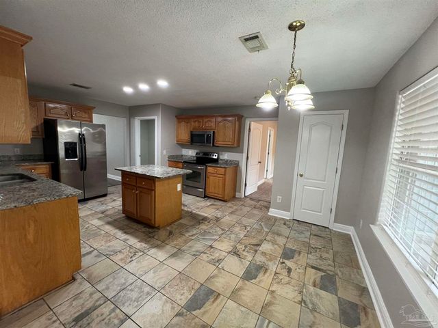 7230 Annandale Dr, Pensacola, FL 32526