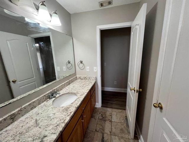 7230 Annandale Dr, Pensacola, FL 32526